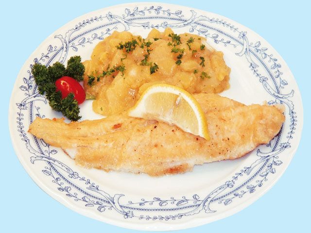 Fischfilet Müllerin mit Kartoffelsalat