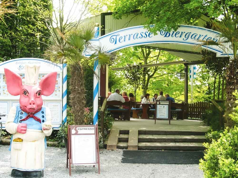 08_eingang_biergarten