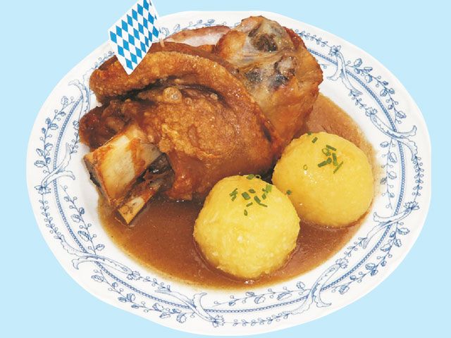 ½ hintere Schweinshaxe mit Kartoffelknödel